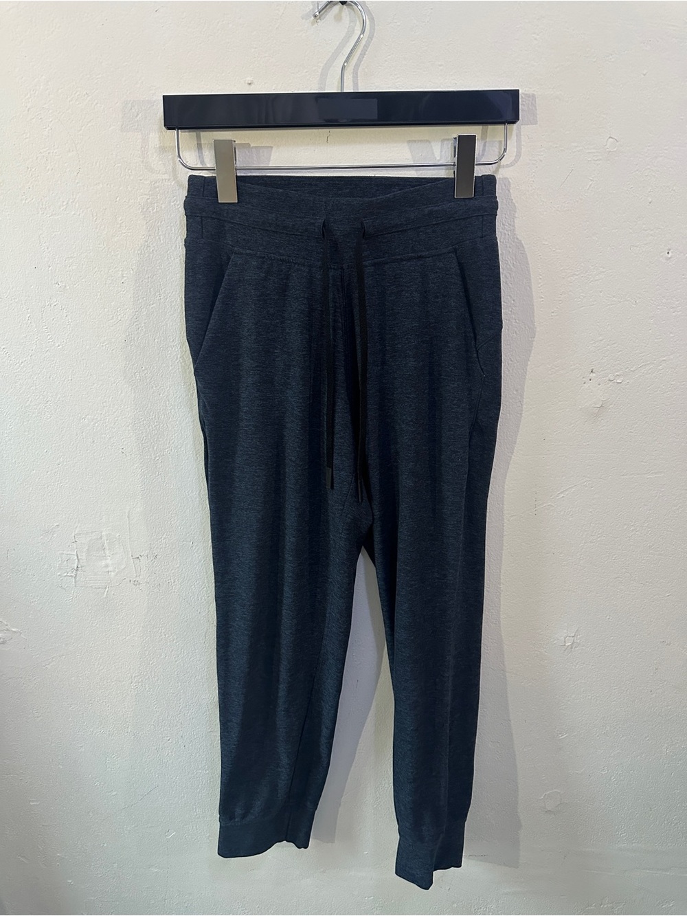 lululemon Women’s Jogger Pants Size 4 Charcoal Gray Stretch Cropped